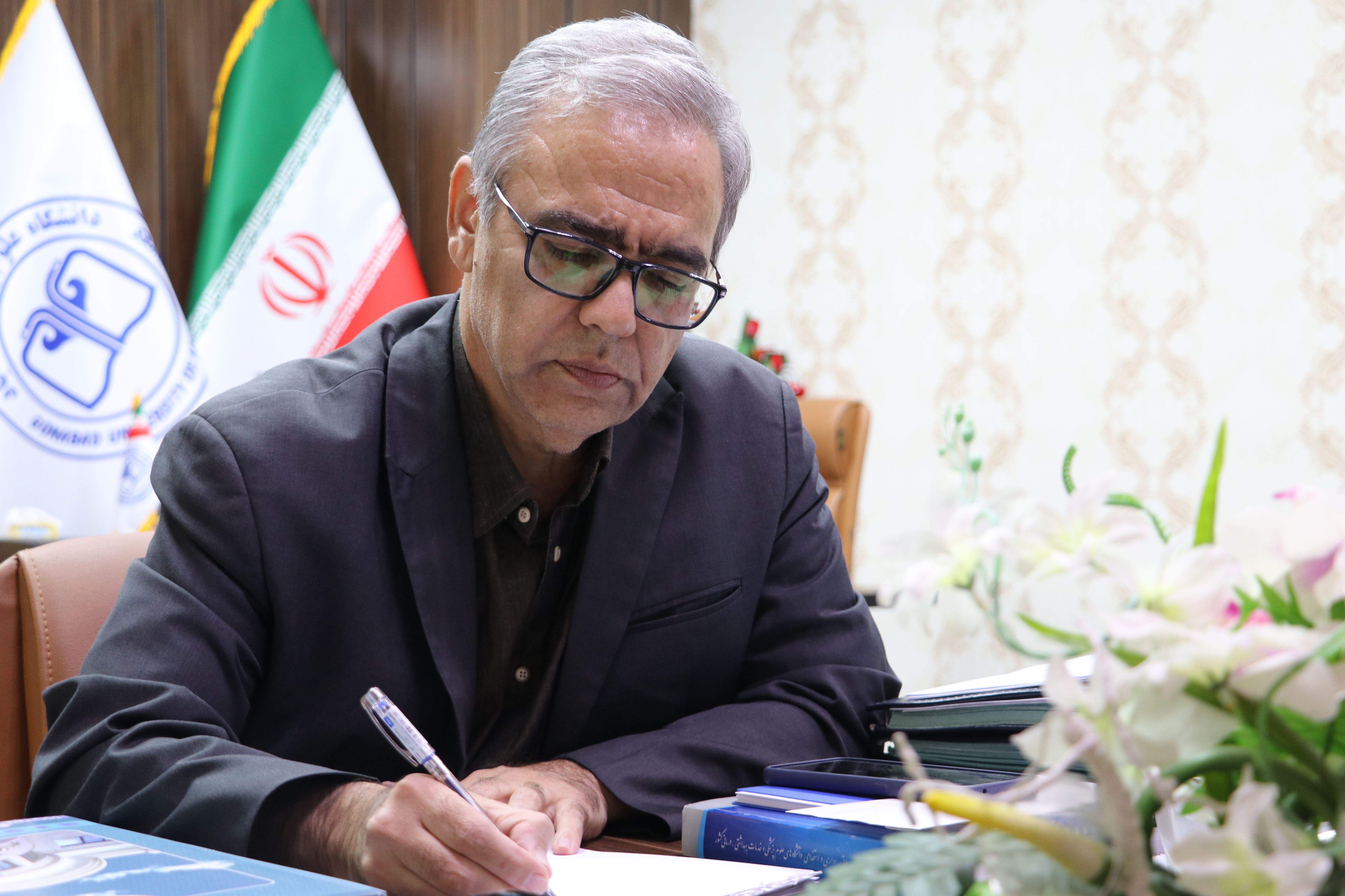 پیام رئیس دانشگاه علوم پزشکی گناباد به مناسبت روز کارمند