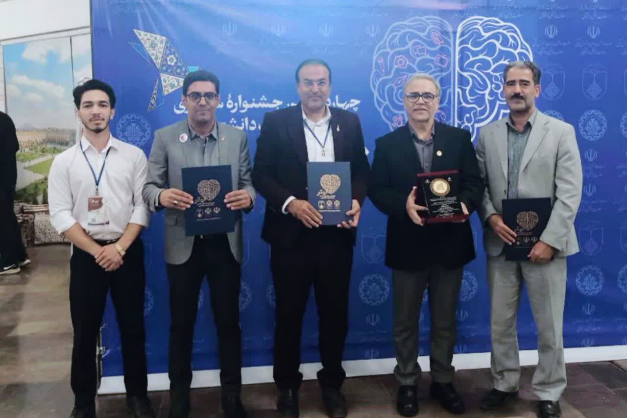 نشان جندی‌شاپور به رئیس دانشگاه علوم پزشکی گناباد اهدا شد